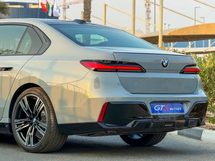 2026 BMW 7-Series 740i M Sport — photo 8 of 16
