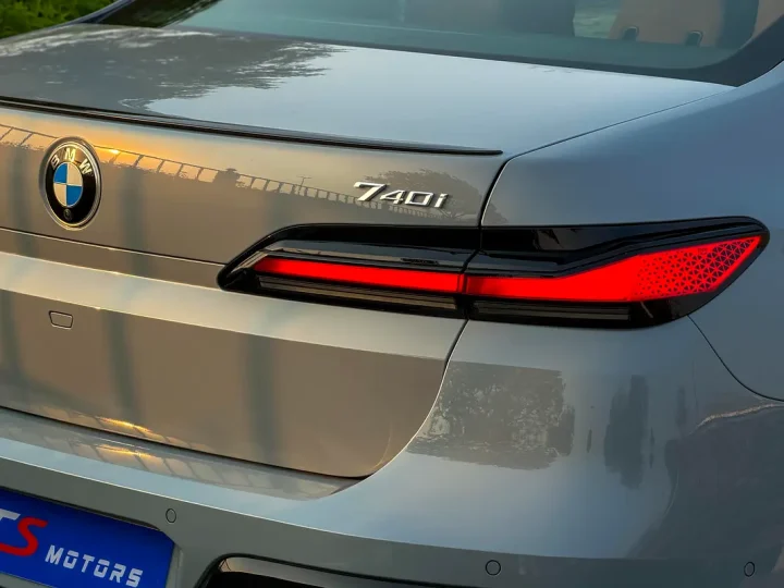 2026 BMW 7-Series 740i M Sport — photo 9 of 16