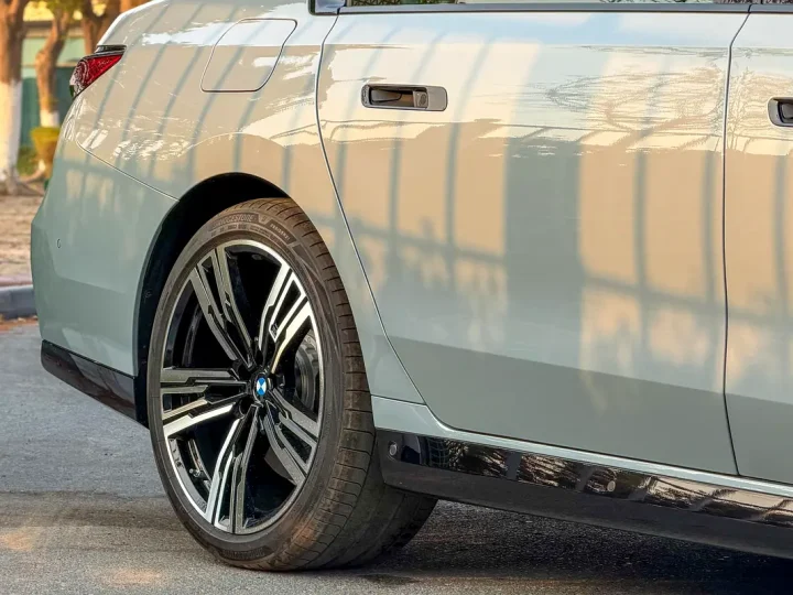 2026 BMW 7-Series 740i M Sport — photo 10 of 16