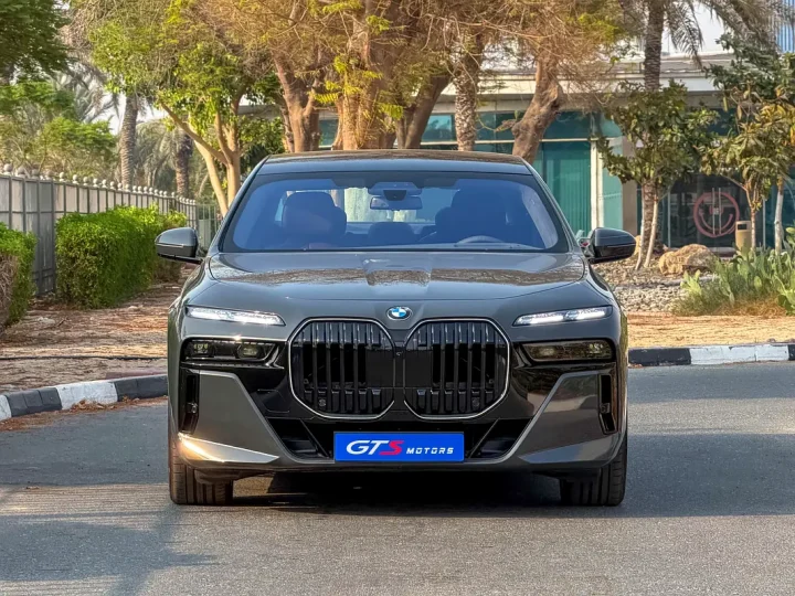 2026 BMW 7-Series 760i — photo 2 of 13