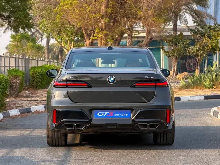 2026 BMW 7-Series 760i — photo 3 of 13