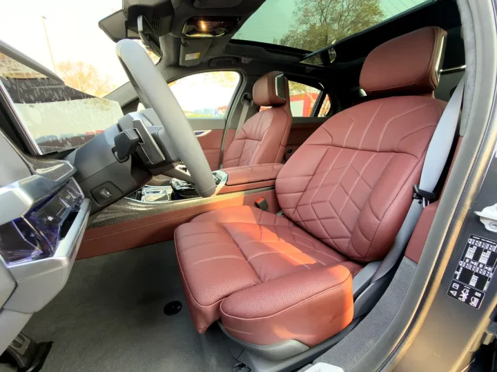 2026 BMW 7-Series 760i — photo 10 of 13