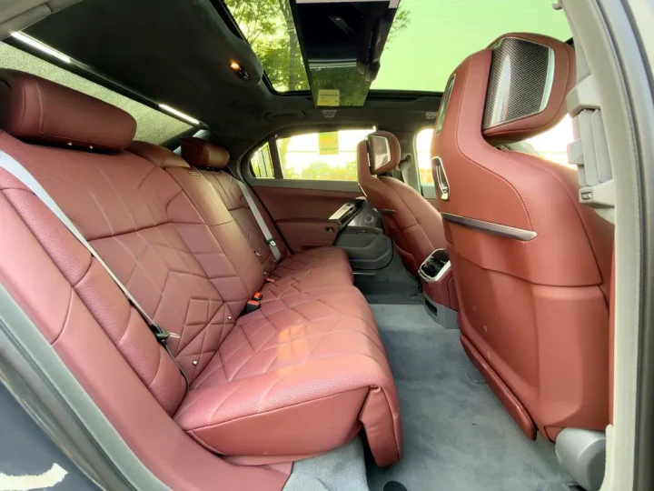 2026 BMW 7-Series 760i — photo 12 of 13